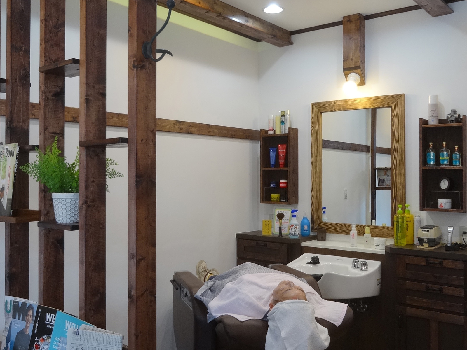 【理容室】理容 小鳩｜設計・施工例｜八百板工芸有限会社