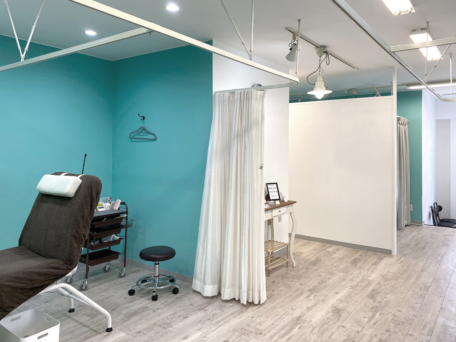 【まつげサロン】Iʼs｜設計・施工例｜八百板工芸有限会社