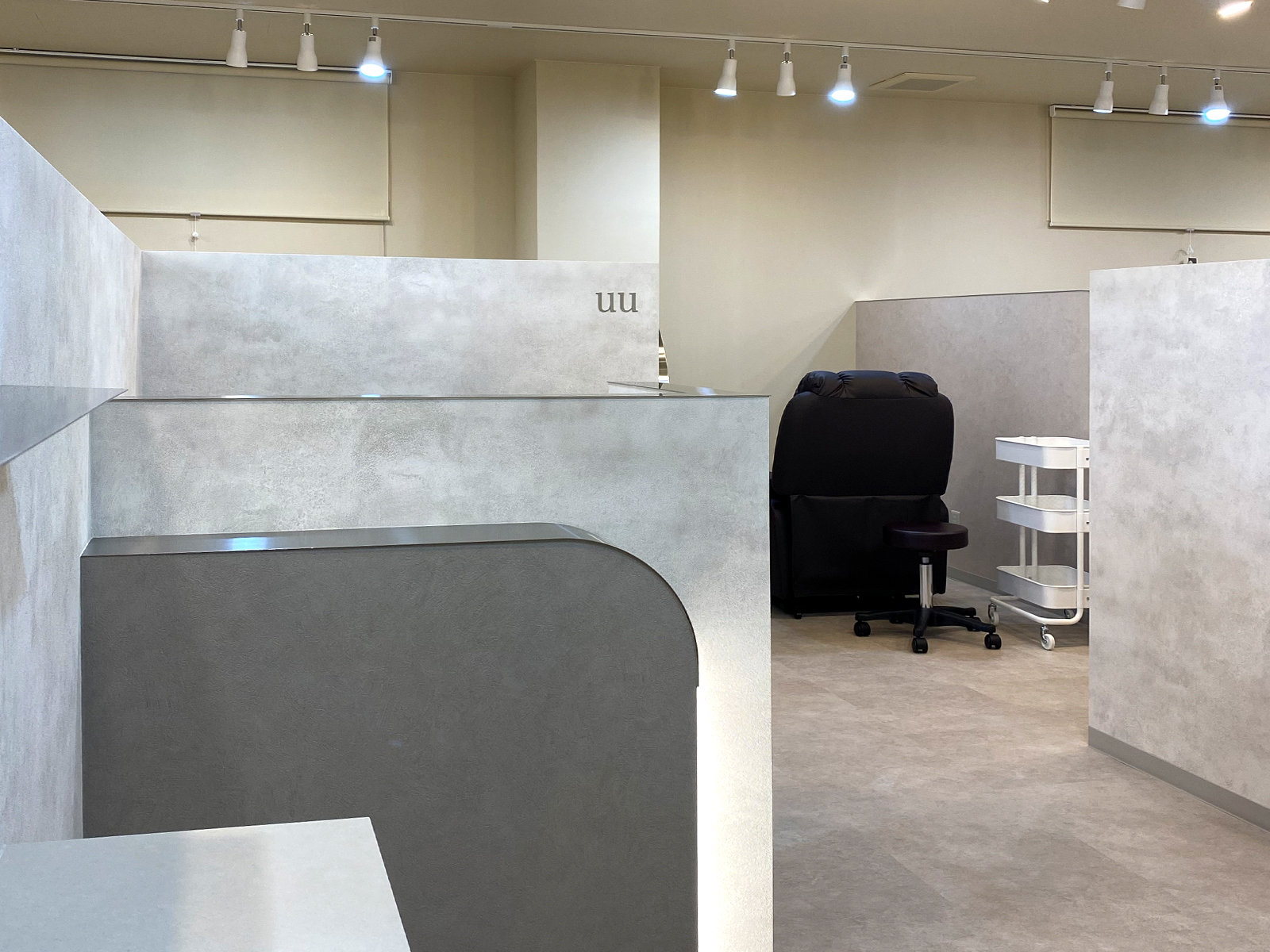 【まつげサロン】uu 高崎店｜設計・施工例｜八百板工芸有限会社