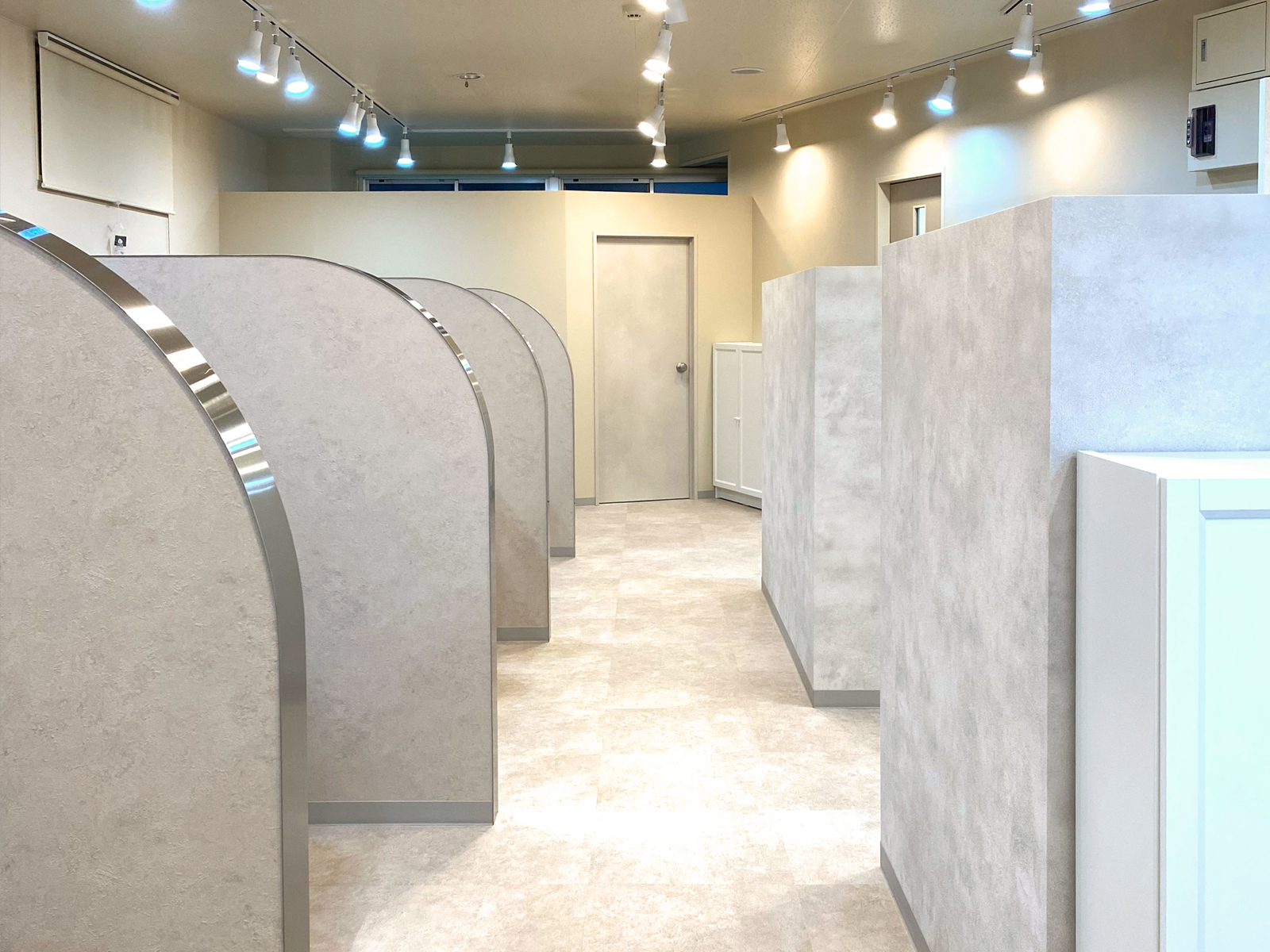 【まつげサロン】uu 高崎店｜設計・施工例｜八百板工芸有限会社